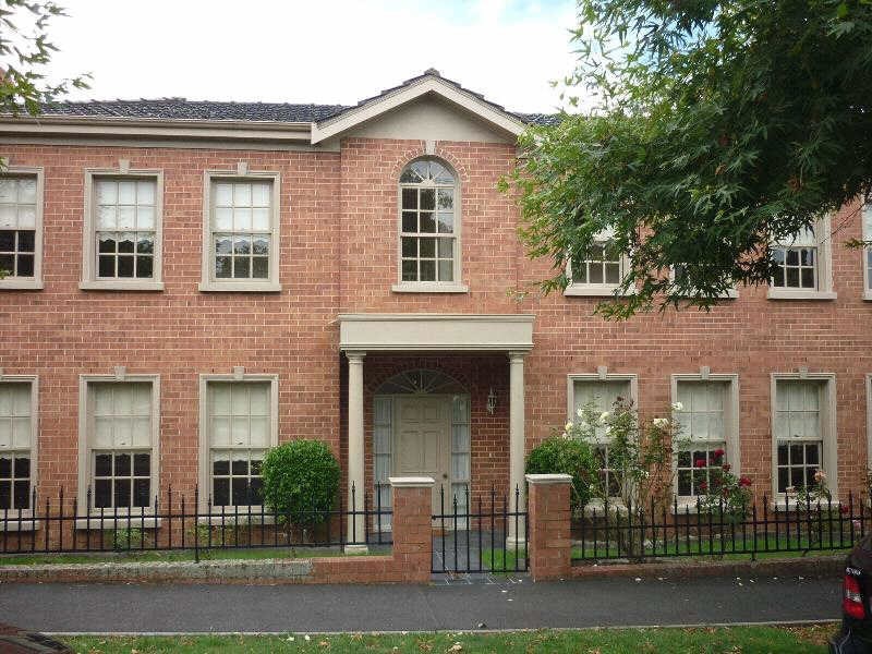 2  Laburnum Street, Brighton VIC 3186