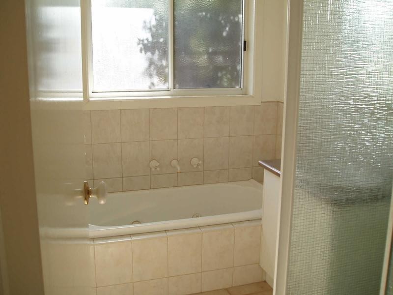 2/17  Latham Street, Bentleigh East VIC 3165