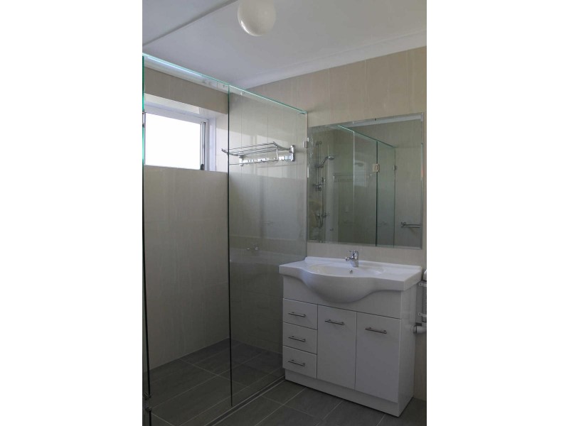 2/12  Brentwood Street, Bentleigh VIC 3204