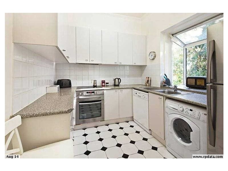 4/16  Black Street, Brighton VIC 3186