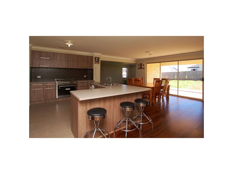 2 Garfield Way, Craigieburn VIC 3064