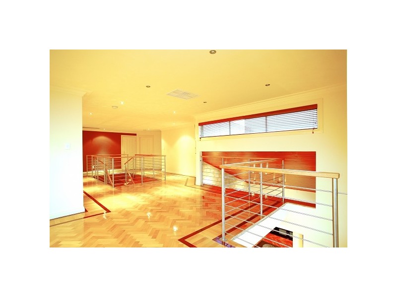 18 Madeira Court, Roxburgh Park VIC 3064