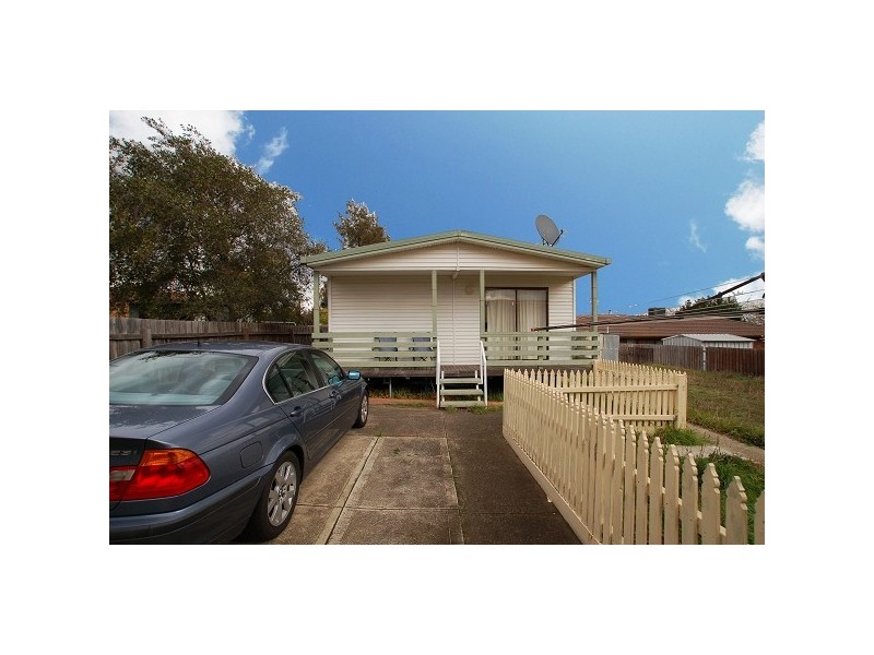 4 TARCOOLA AVE, Meadow Heights VIC 3048