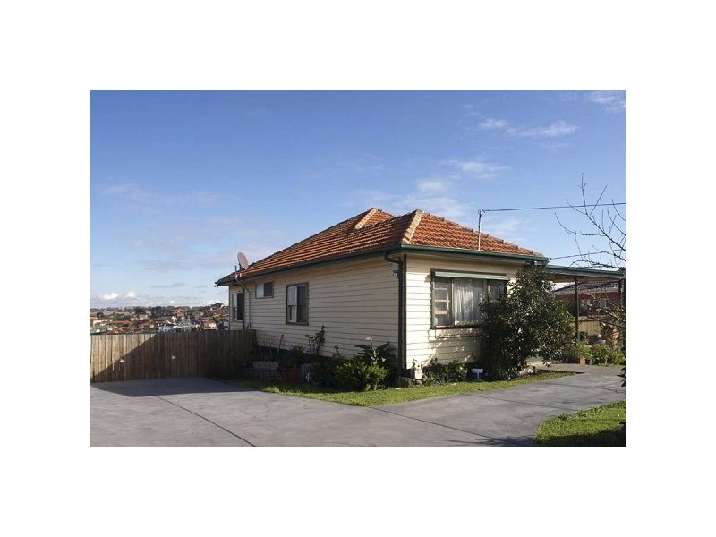 33 Rokewood Crecent, Meadow Heights VIC 3048