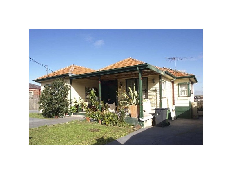 33 Rokewood Crecent, Meadow Heights VIC 3048