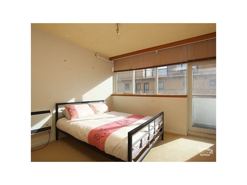 2H/12 Marine Parade, St Kilda VIC 3182