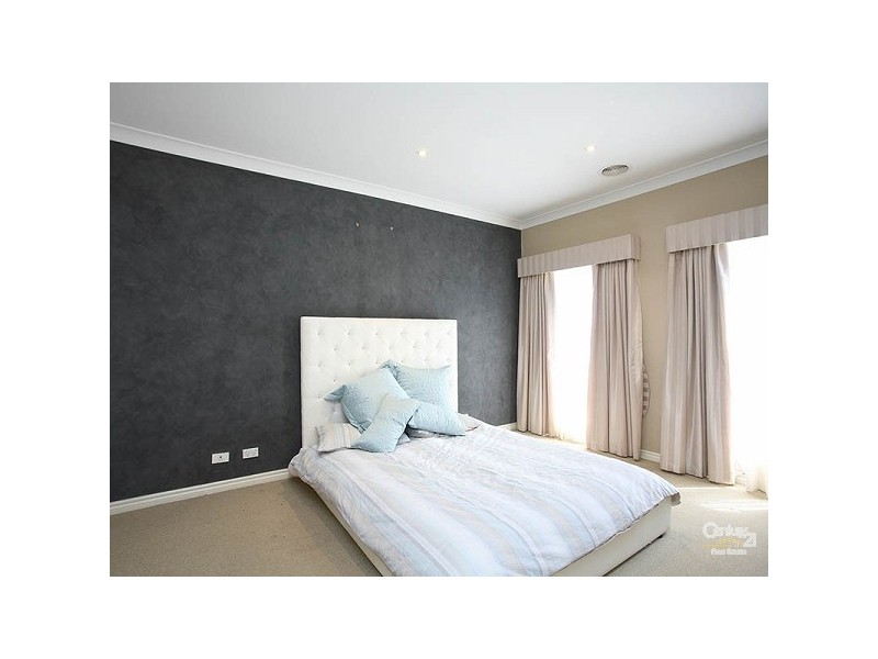 10 Tavistock Crt, Craigieburn VIC 3064