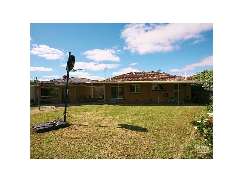 8 Helen Court, Lalor VIC 3075