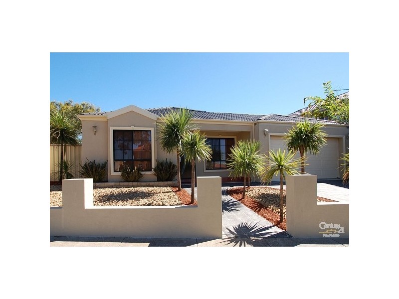 16 Hayfield Road, Roxburgh Park VIC 3064