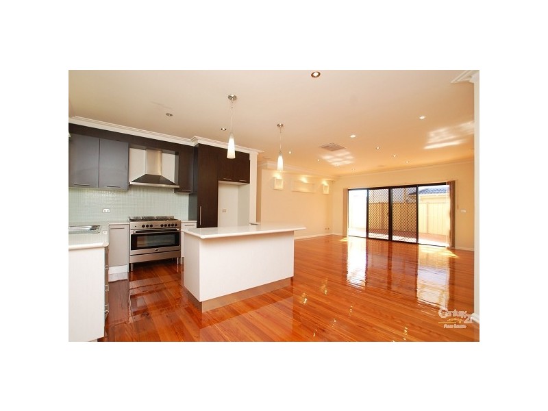16 Hayfield Road, Roxburgh Park VIC 3064