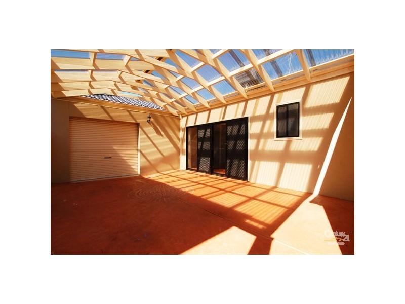 16 Hayfield Road, Roxburgh Park VIC 3064