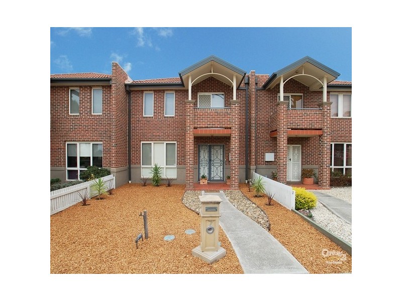 7 Mckinley Drive, Roxburgh Park VIC 3064