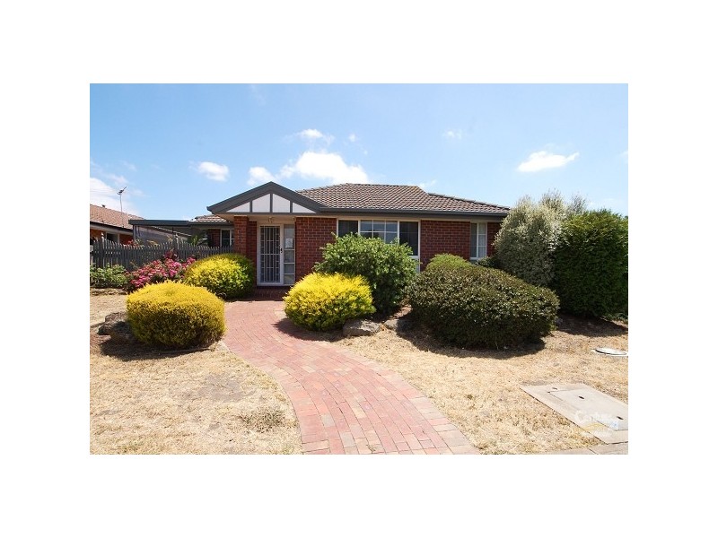 6 Gibney Close, Roxburgh Park VIC 3064