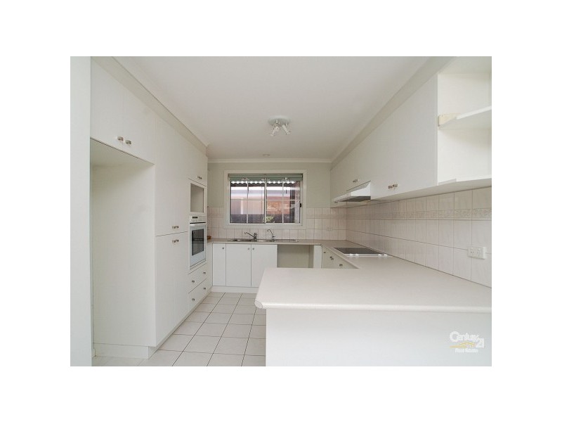 6 Gibney Close, Roxburgh Park VIC 3064