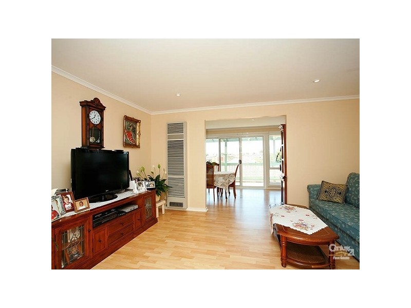 1/5 Cassinia Crescent, Meadow Heights VIC 3048