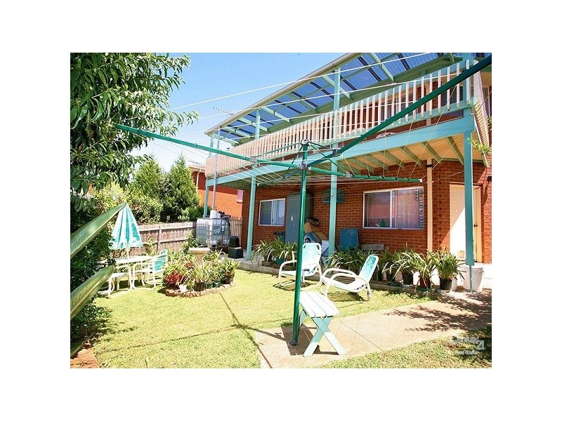 1/5 Cassinia Crescent, Meadow Heights VIC 3048