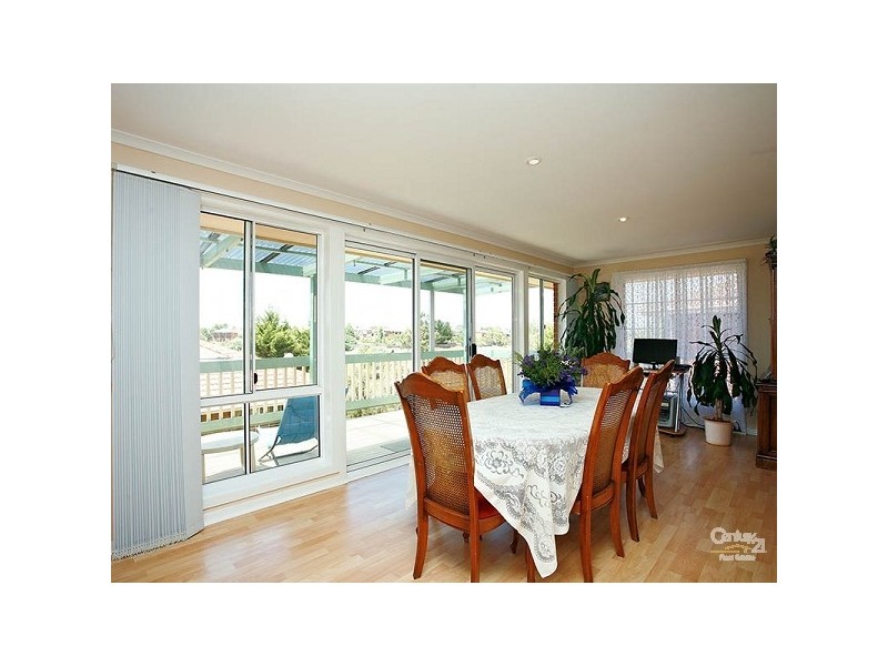 1/5 Cassinia Crescent, Meadow Heights VIC 3048