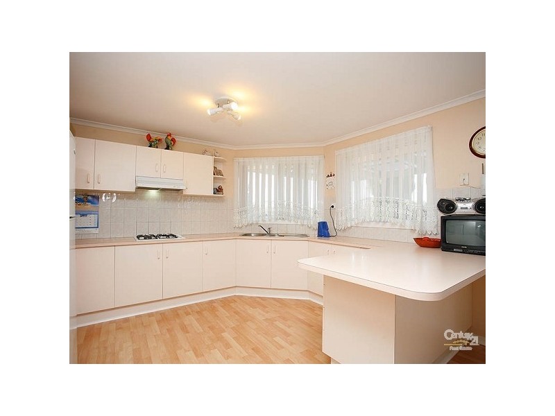 1/5 Cassinia Crescent, Meadow Heights VIC 3048