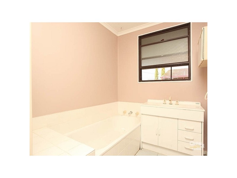 4 Woodburn Crescent, Meadow Heights VIC 3048