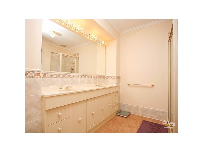 2 Meadowbank Court, Craigieburn VIC 3064