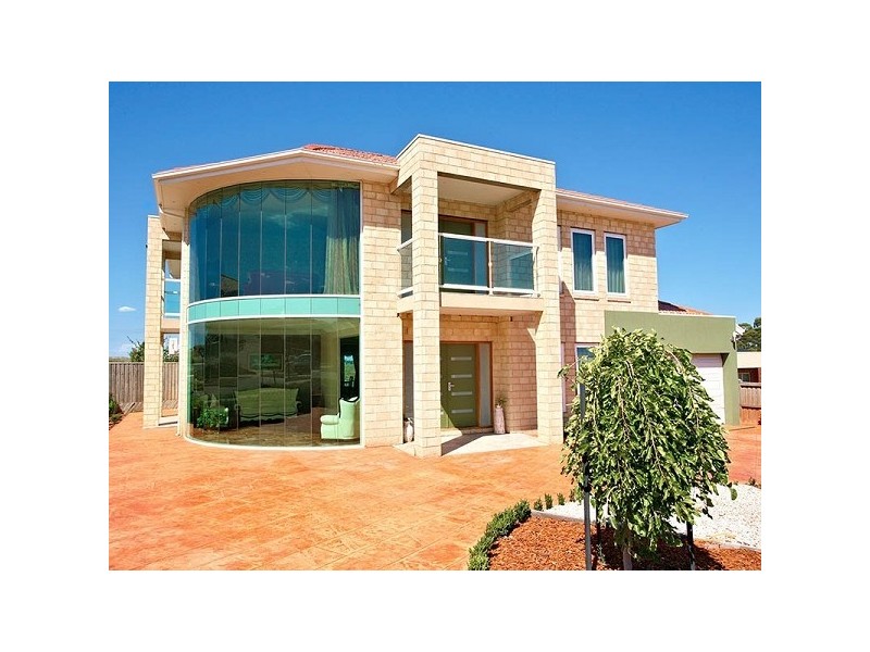 1 Strathallan Grove, Craigieburn VIC 3064