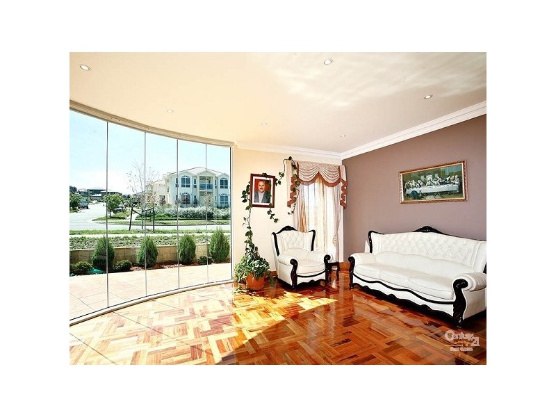 1 Strathallan Grove, Craigieburn VIC 3064