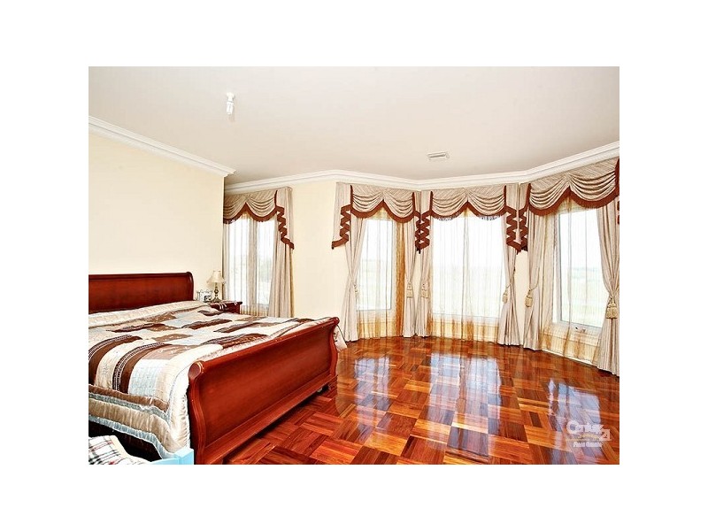 1 Strathallan Grove, Craigieburn VIC 3064