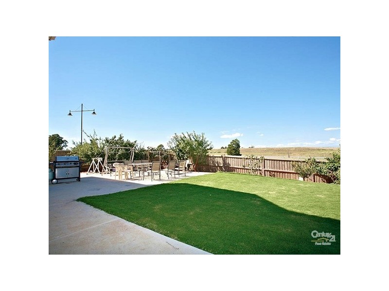 1 Strathallan Grove, Craigieburn VIC 3064