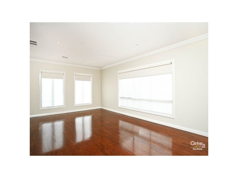 27 Long Island Circuit, Craigieburn VIC 3064