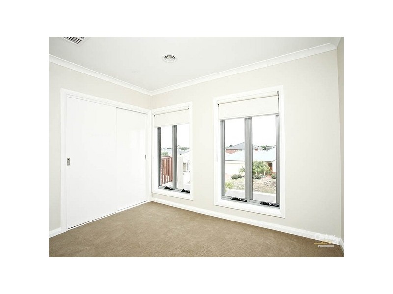 27 Long Island Circuit, Craigieburn VIC 3064