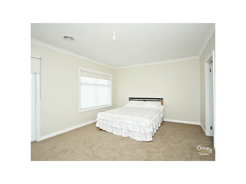 27 Long Island Circuit, Craigieburn VIC 3064