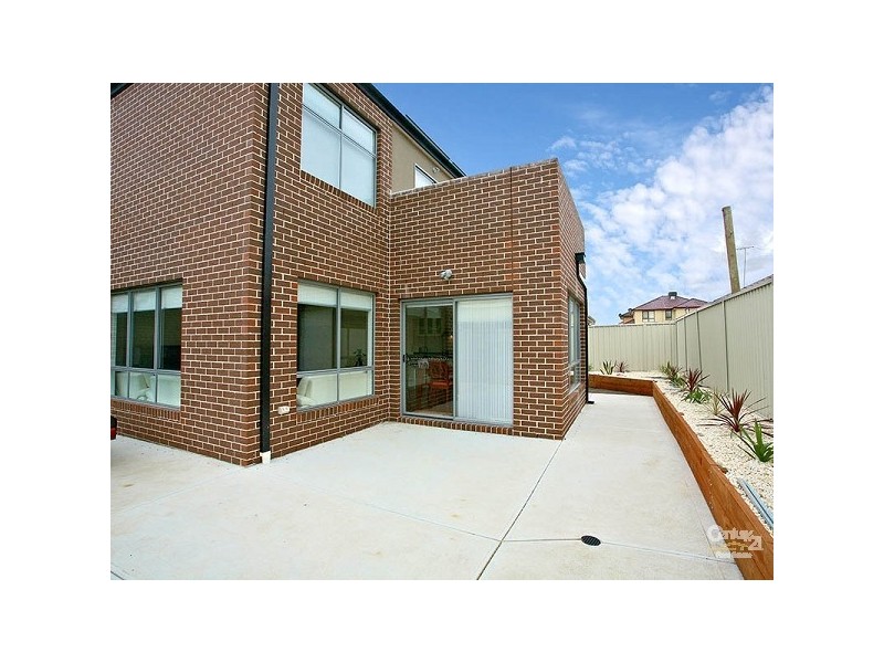 27 Long Island Circuit, Craigieburn VIC 3064