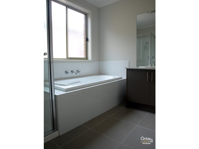 8 Saxon Court, Greensborough VIC 3088