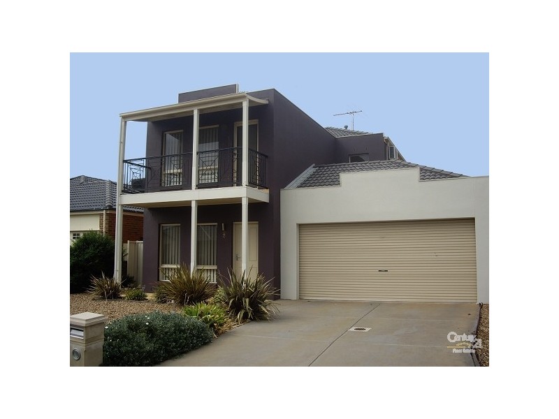 2 Alderstead Place, Caroline Springs VIC 3023