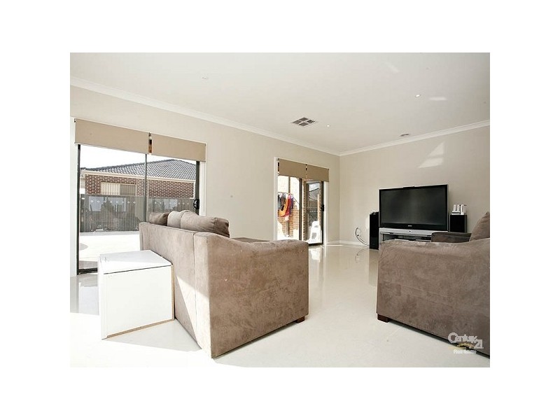 25 Mareeba Way, Craigieburn VIC 3064