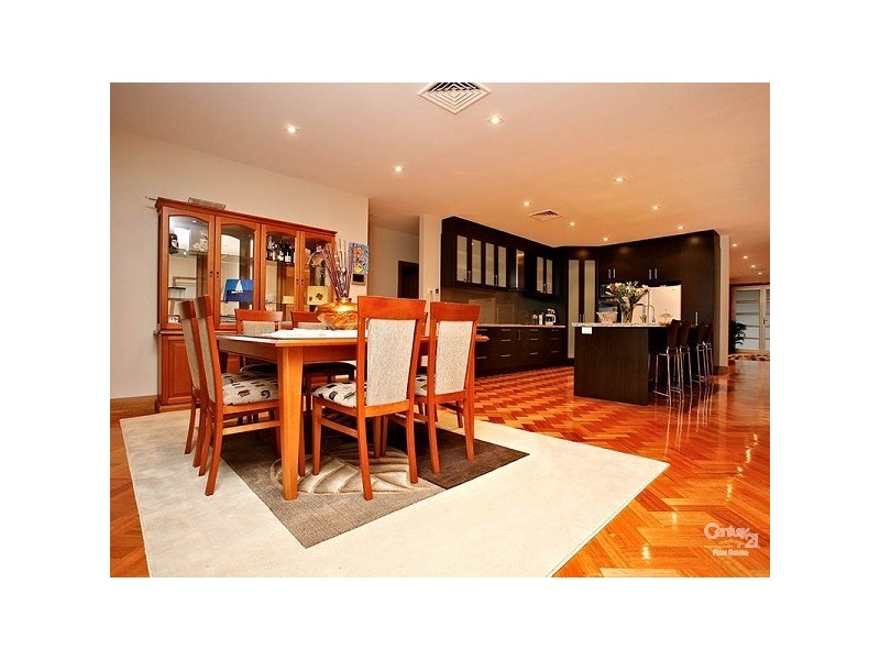 43 Coronet Avenue, Roxburgh Park VIC 3064
