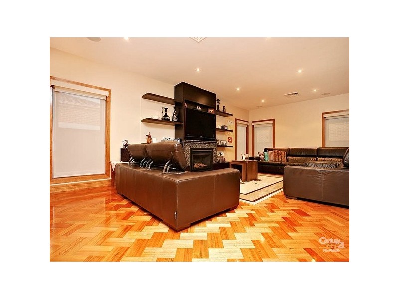 43 Coronet Avenue, Roxburgh Park VIC 3064