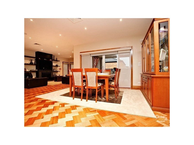 43 Coronet Avenue, Roxburgh Park VIC 3064