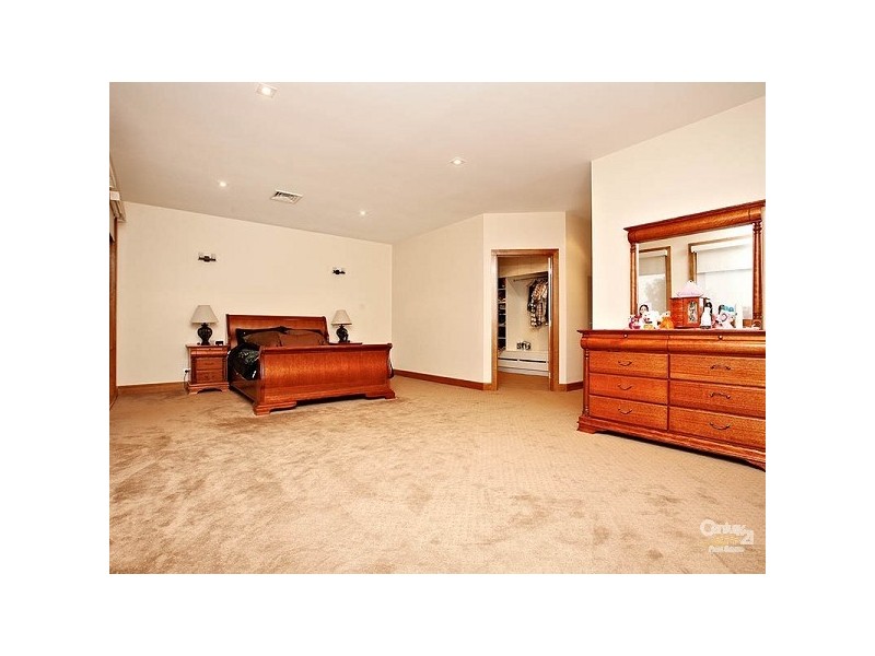 43 Coronet Avenue, Roxburgh Park VIC 3064
