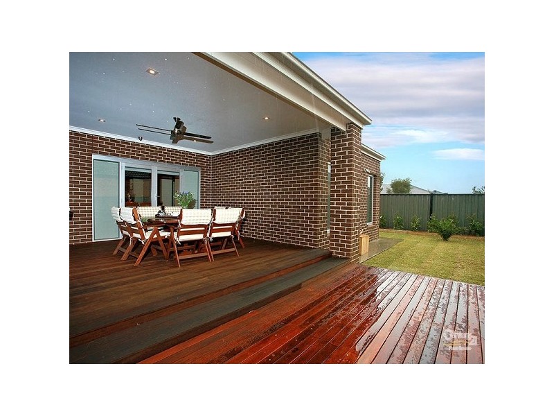 43 Coronet Avenue, Roxburgh Park VIC 3064