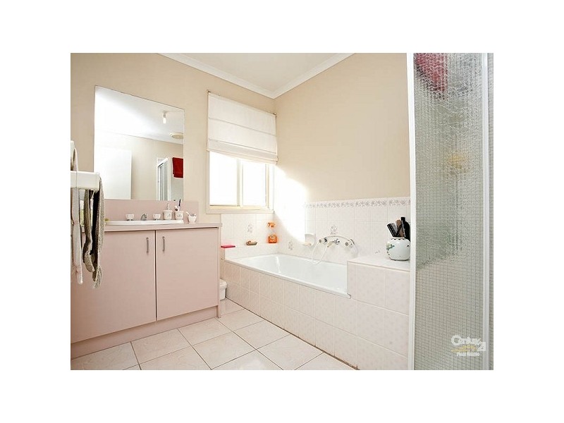 5 Elder Close, Meadow Heights VIC 3048