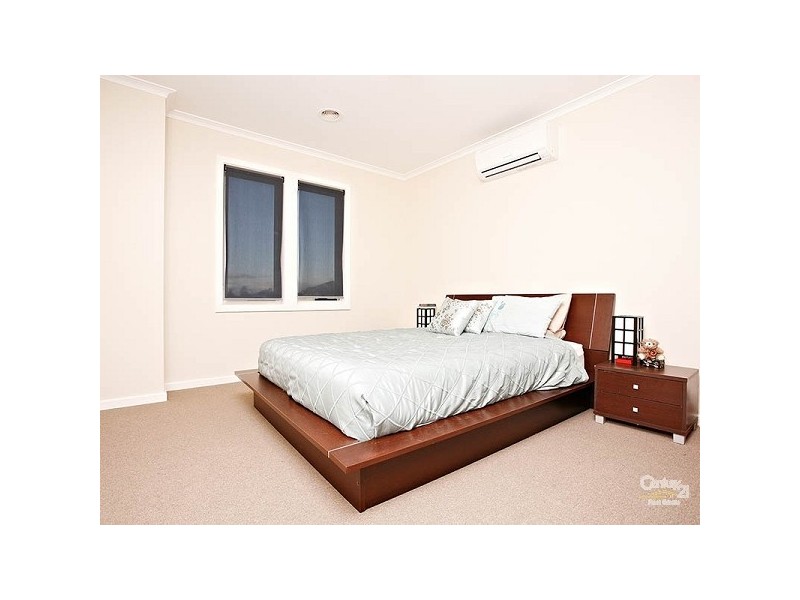 1 McKinley Drive, Roxburgh Park VIC 3064