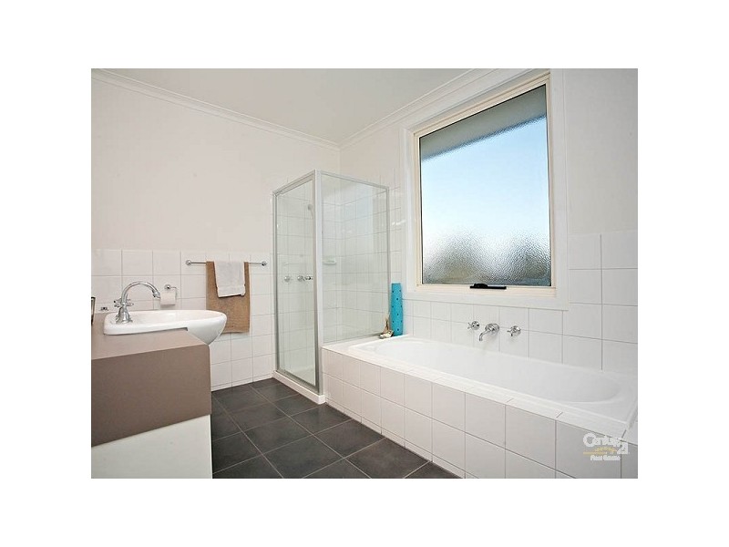 1 McKinley Drive, Roxburgh Park VIC 3064