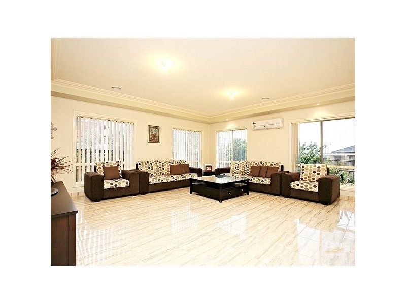 14 Earl Grove, Craigieburn VIC 3064
