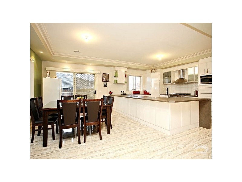 14 Earl Grove, Craigieburn VIC 3064