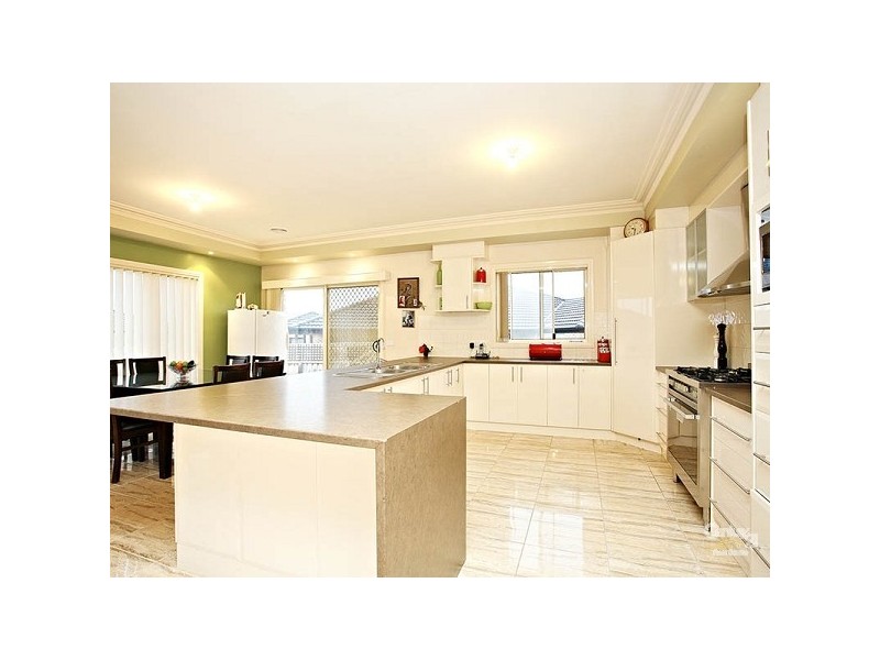 14 Earl Grove, Craigieburn VIC 3064