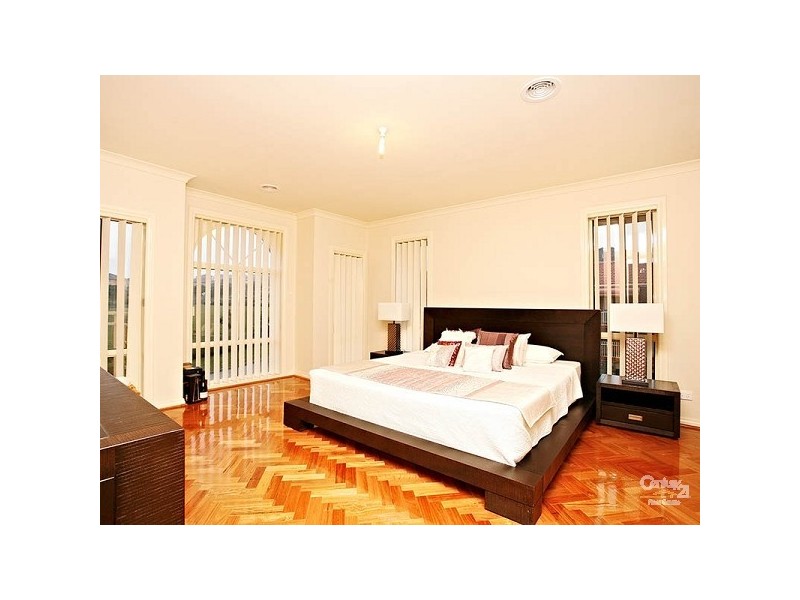 14 Earl Grove, Craigieburn VIC 3064