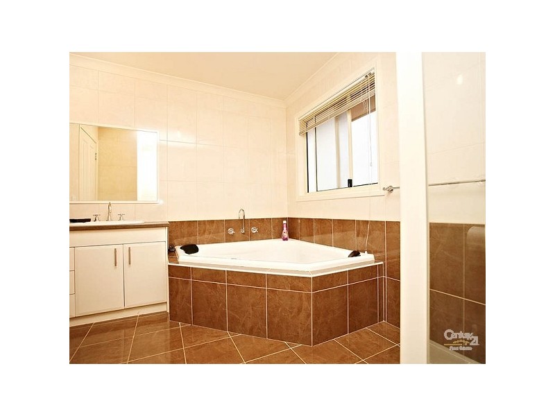 14 Earl Grove, Craigieburn VIC 3064