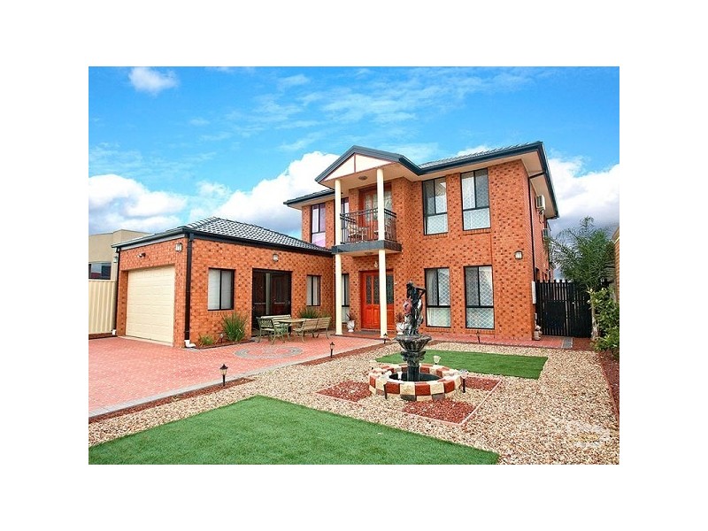6 Yellowstone Court, Roxburgh Park VIC 3064