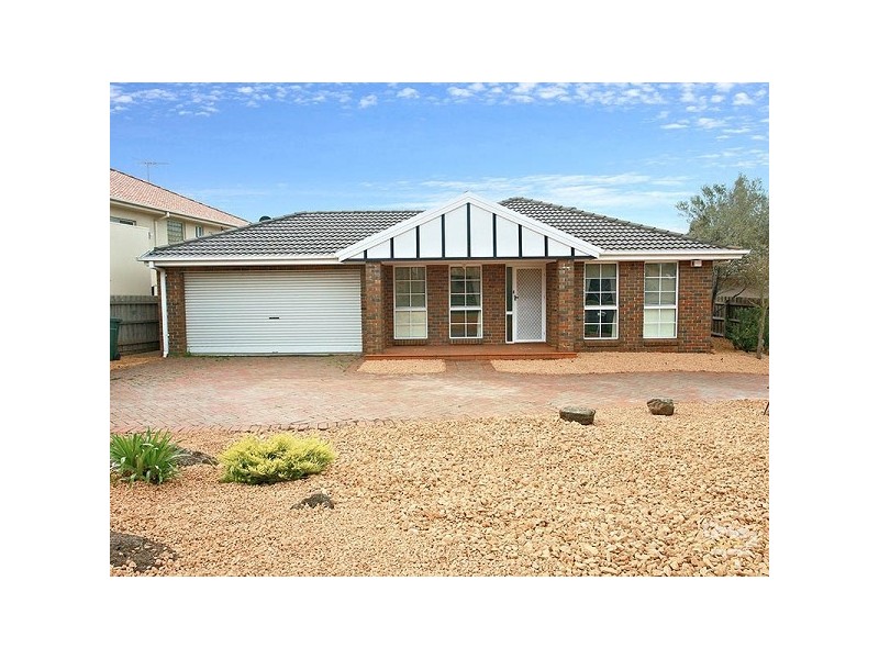 22 Thomas Brunton Parade, Roxburgh Park VIC 3064